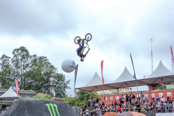 Com apoio da Prefeitura, Carapicuíba recebe 6ª edição do BMX Dirt