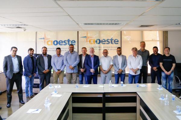 Thiaguinho participa de reunião da Cioeste com presidentes de Câmara  