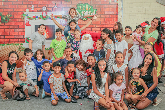 Fundo Social entrega mais de 5 mil sacolinhas de natal para crianças da cidade